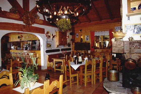 The dining area at the Refuge Roc de la Peche